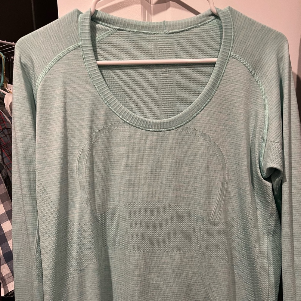 Lululemon workout shirt